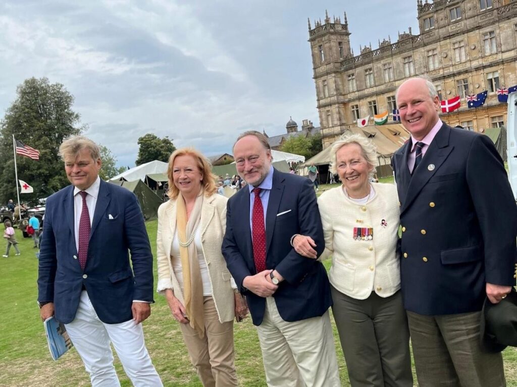 Ad Highclere, commemorazione di Randolph Churchill e veterani per l'80° anniversario della fine della guerra