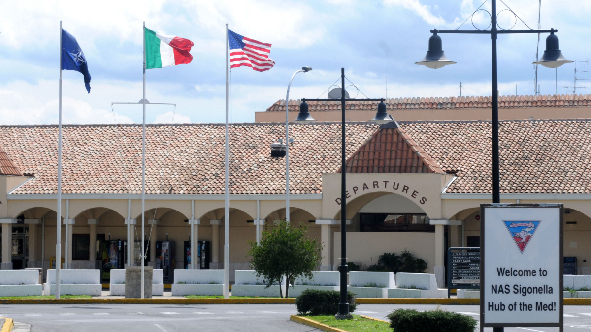 Aerei militari israeliani atterrano a Sigonella, Bonelli chiede chiarimenti al governo italiano
