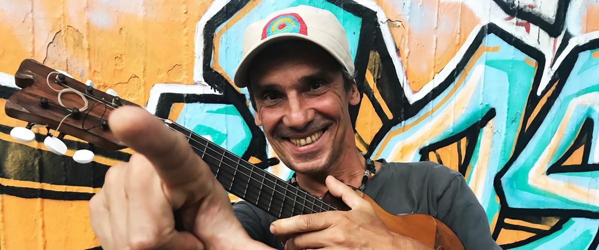 Alfa vince il premio canzone dell'estate con un brano che recupera il passato