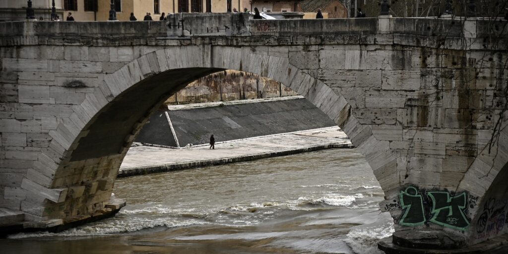 Allerta arancione per maltempo in cinque regioni italiane, rischio frane e inondazioni