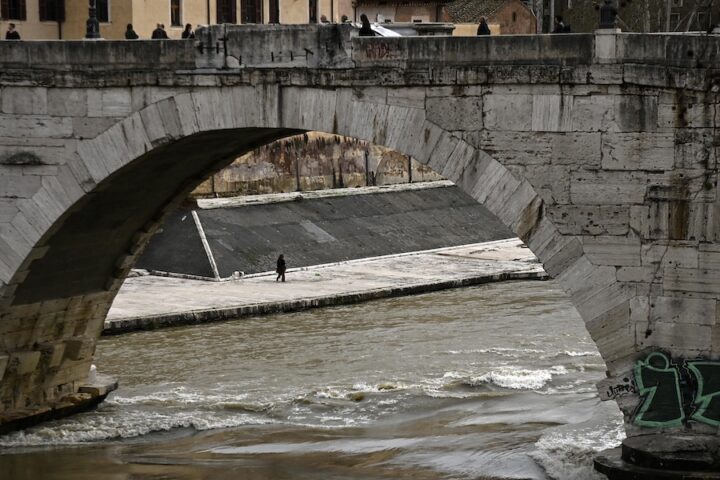 Allerta arancione per maltempo in cinque regioni italiane, rischio frane e inondazioni