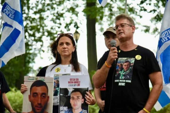 Anat Angrest accusa Netanyahu: «Ha tradito i prigionieri e noi familiari»