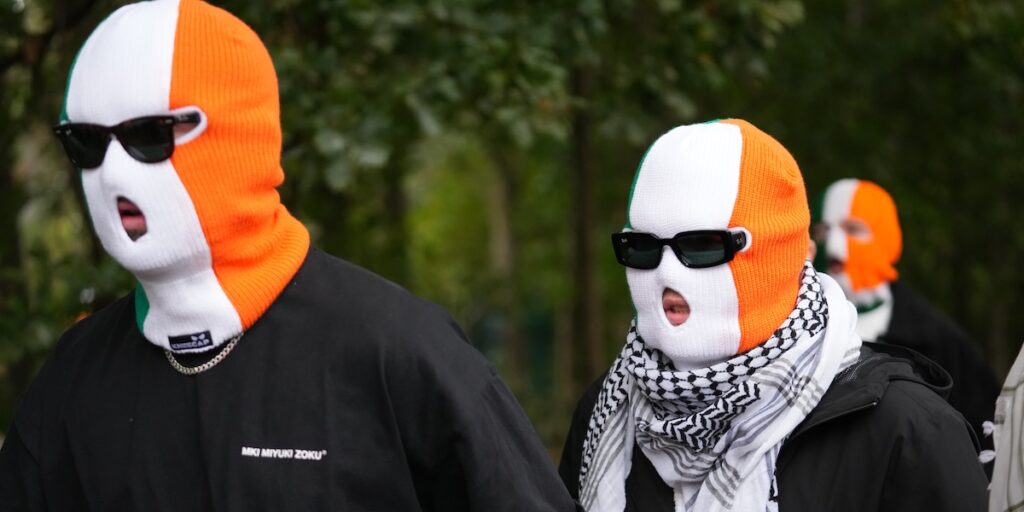 Archiviate le accuse di terrorismo contro Liam Ó hAnnaidh dei Kneecap in Inghilterra