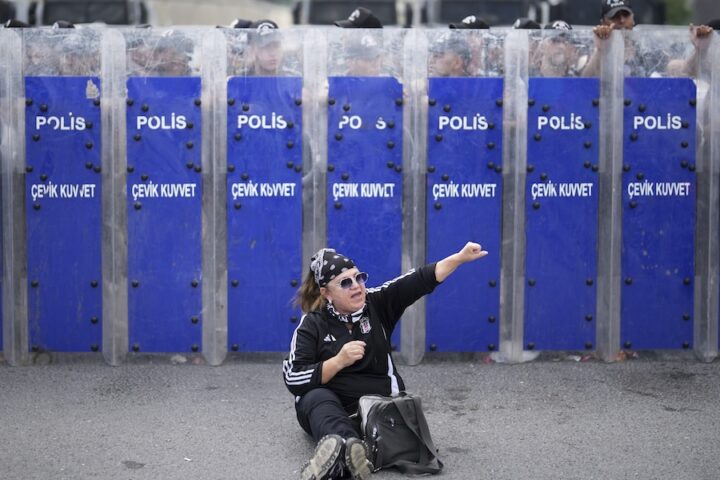 Arrestato il sindaco di Bayrampaşa, Hasan Mutlu, nell'ambito della repressione giudiziaria in Turchia