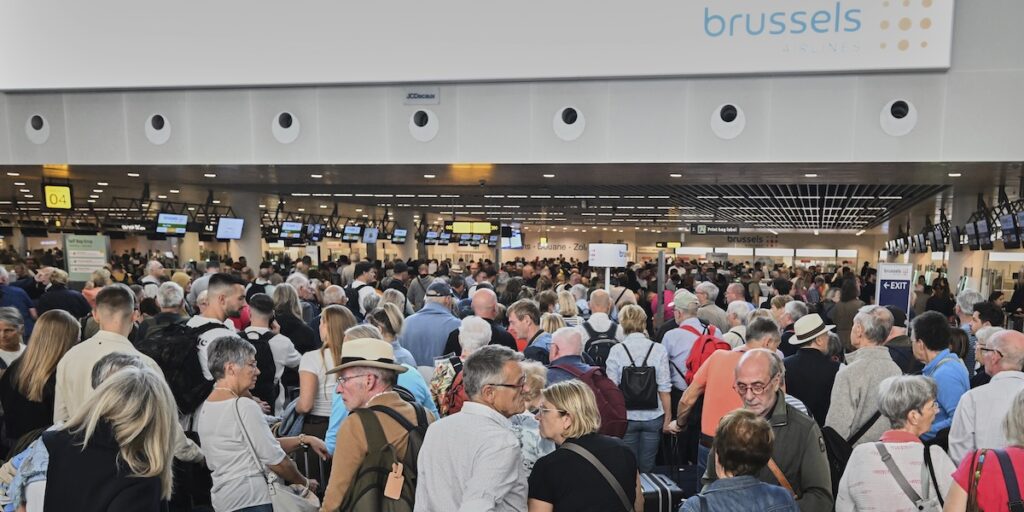Arrestato un uomo sospettato di attacco informatico che ha causato ritardi in centinaia di voli