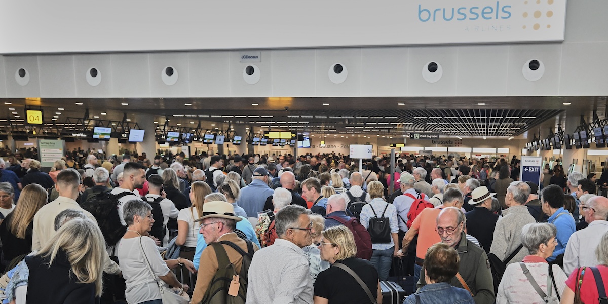 Arrestato un uomo sospettato di attacco informatico che ha causato ritardi in centinaia di voli
