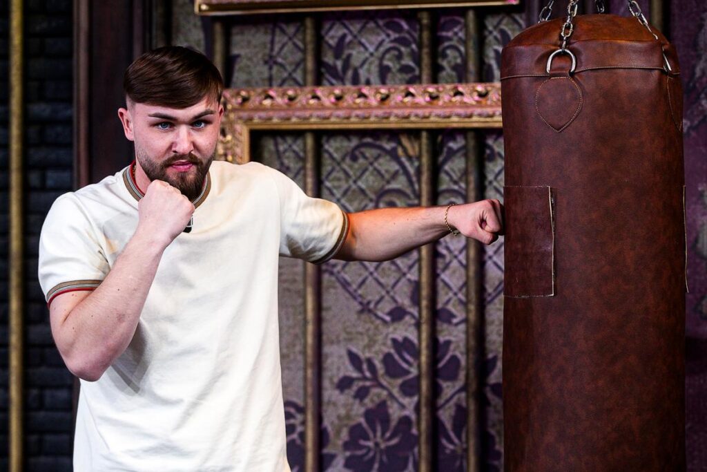 Artem Tkachuk bloccato dai carabinieri in ospedale dopo un episodio di violenza a Napoli