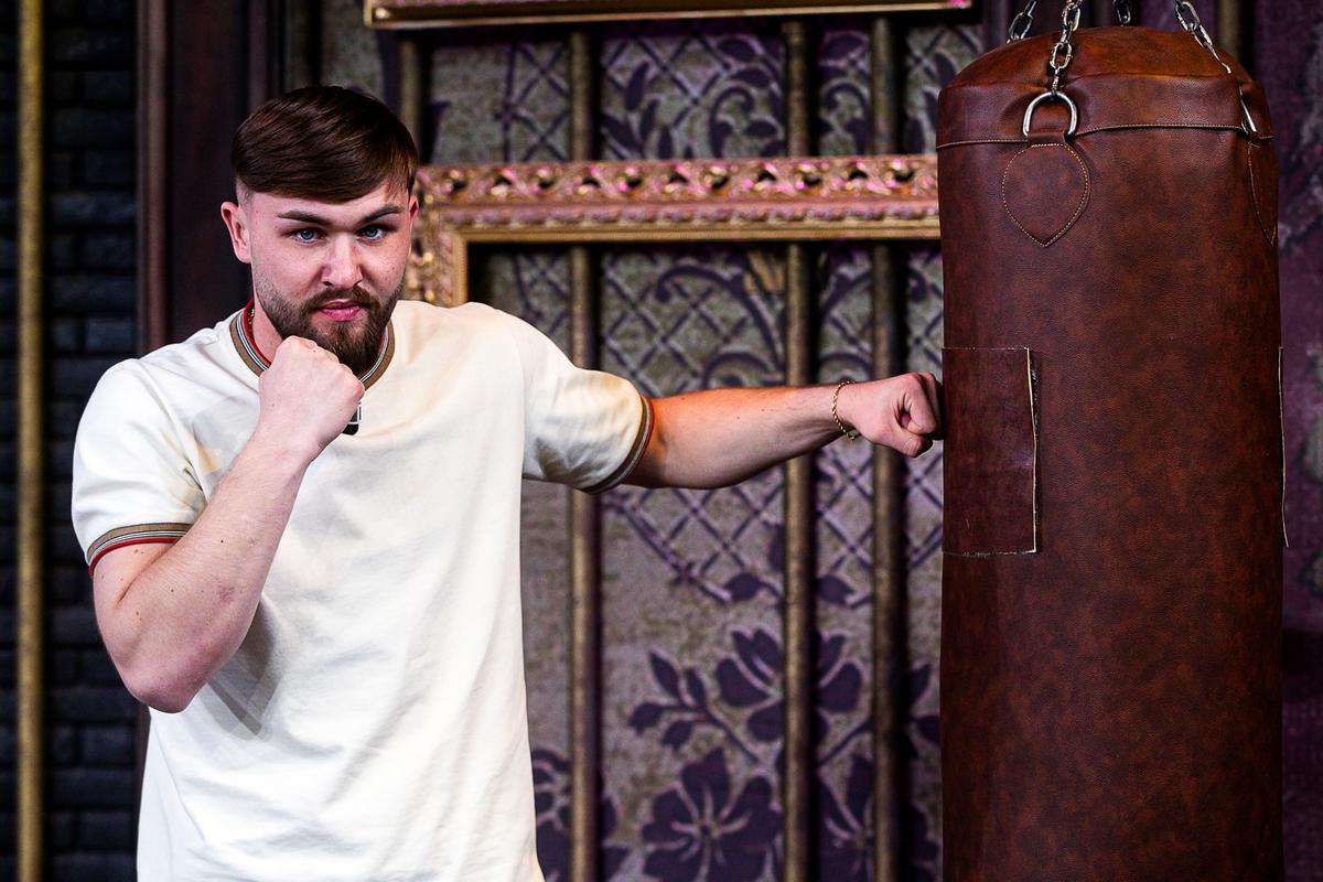 Artem Tkachuk bloccato dai carabinieri in ospedale dopo un episodio di violenza a Napoli