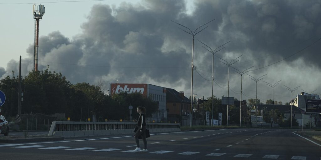 Attacco russo con droni e missili su Kiev: due morti e diversi feriti