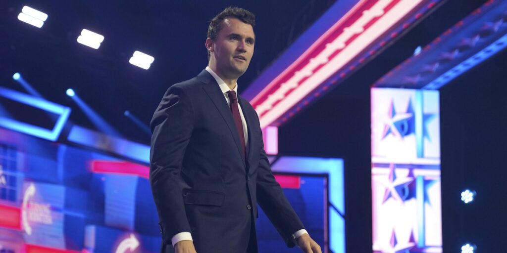 Attentato a Charlie Kirk, attivista di destra, durante un evento all'Università della Utah Valley