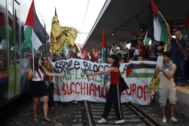Attivisti pro-Palestina bloccano la stazione di Pisa, causando disagi nei trasporti ferroviari