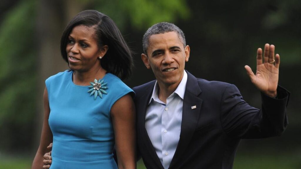 Barack e Michelle Obama atterrano a Genova con "no fly zone", attesi a Portofino da Spielberg