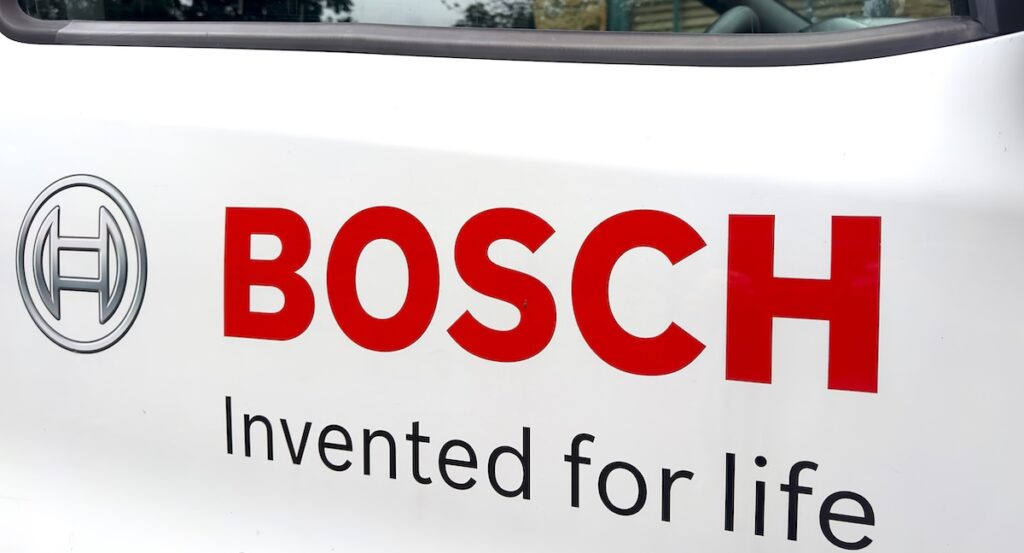 Bosch prevede di licenziare 13 mila dipendenti entro il 2030 a causa della crisi nel settore automobilistico