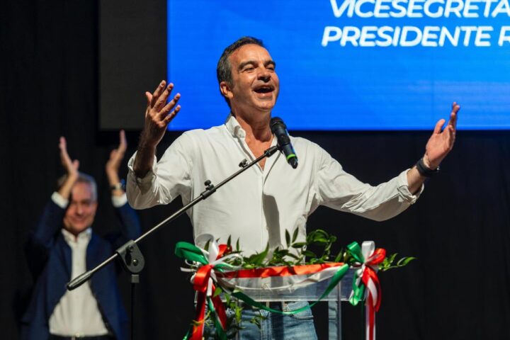 Calabria, la sfida di Occhiuto contro Tridico: "Il reddito di dignità è una fake news"