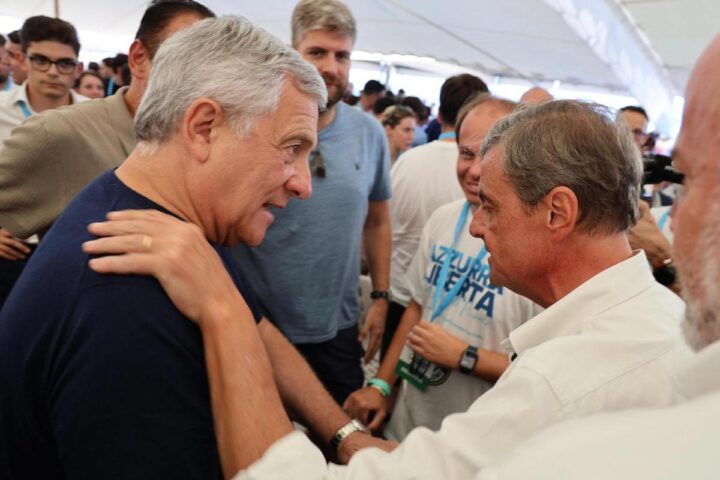 Calenda conferma il centro: "Siamo equidistanti, niente manovre verso Forza Italia"