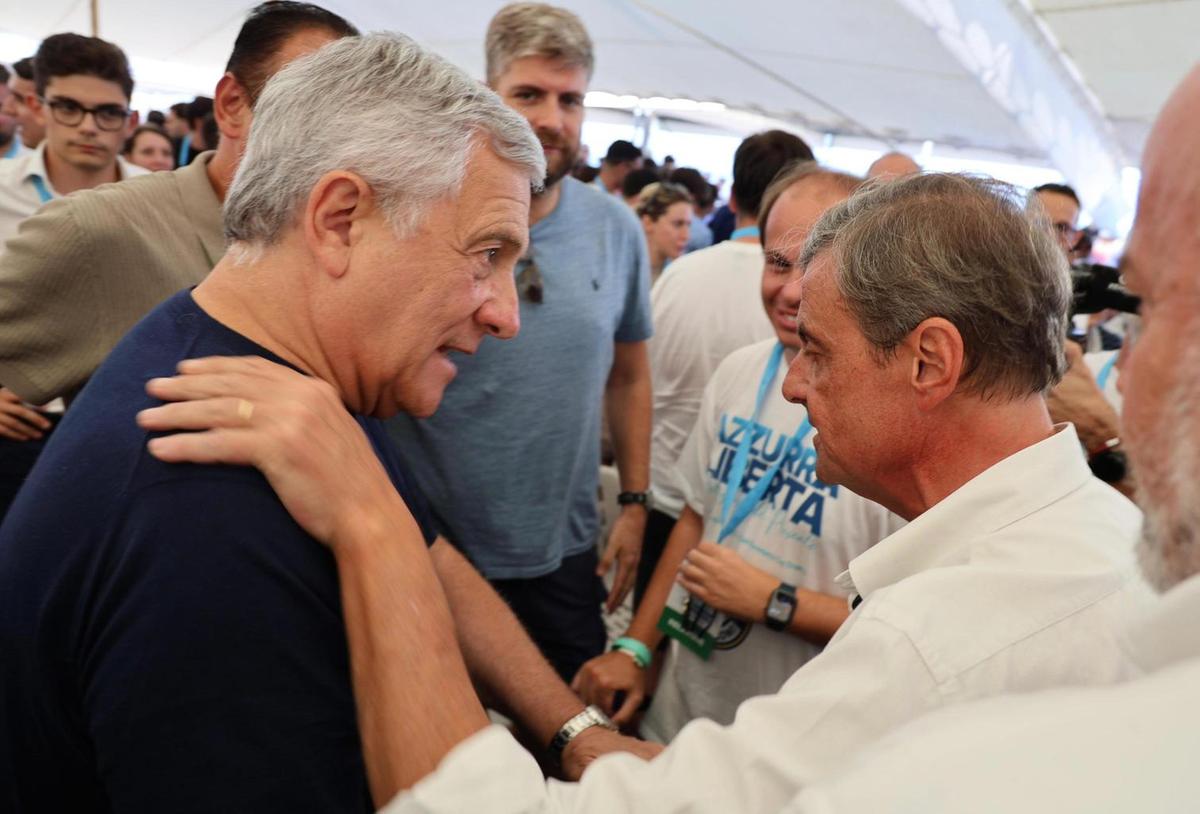 Calenda conferma il centro: "Siamo equidistanti, niente manovre verso Forza Italia"