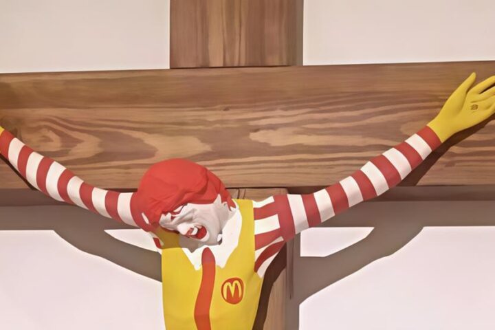 Cancellazione della mostra 'Arte Proibita' a Bologna dopo le polemiche su 'Mc Jesus'