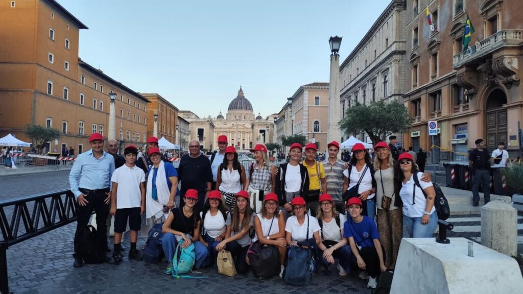 Carlo Acutis canonizzato: primi pellegrini arrivano in piazza San Pietro dopo un lungo viaggio