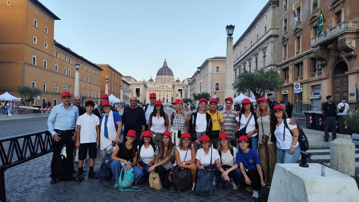 Carlo Acutis canonizzato: primi pellegrini arrivano in piazza San Pietro dopo un lungo viaggio