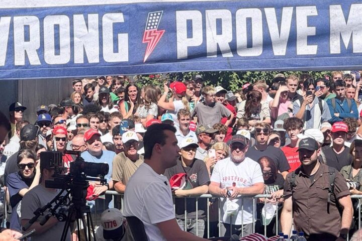 Charlie Kirk, influencer di destra, si definisce provocatorio dopo un evento di grande impatto