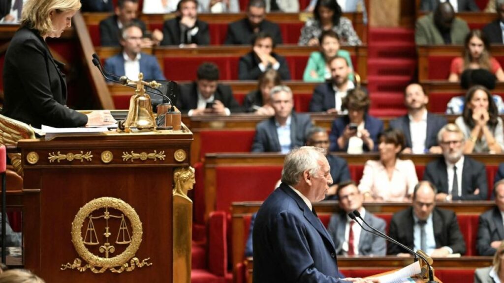Crollo del governo Bayrou in Francia: opposizioni chiedono nuove elezioni