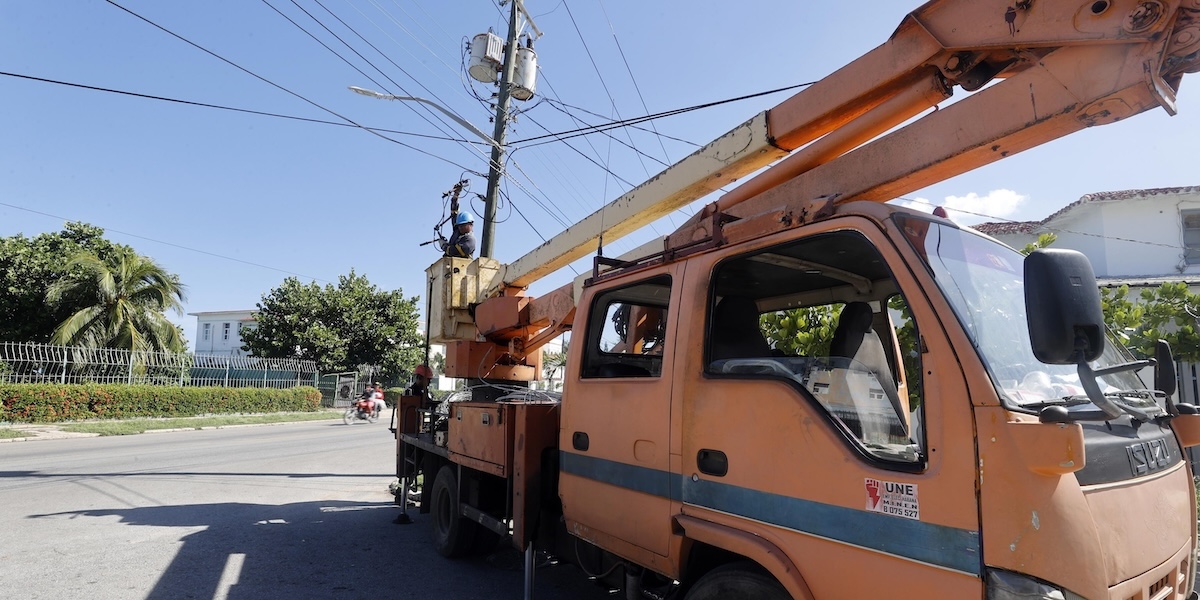 Cuba colpita da nuovo blackout: la rete elettrica subisce un collasso totale
