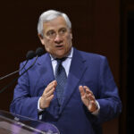 Dazi al 15%, Tajani: “L'euro-dollaro è una sfida maggiore per le nostre esportazioni”