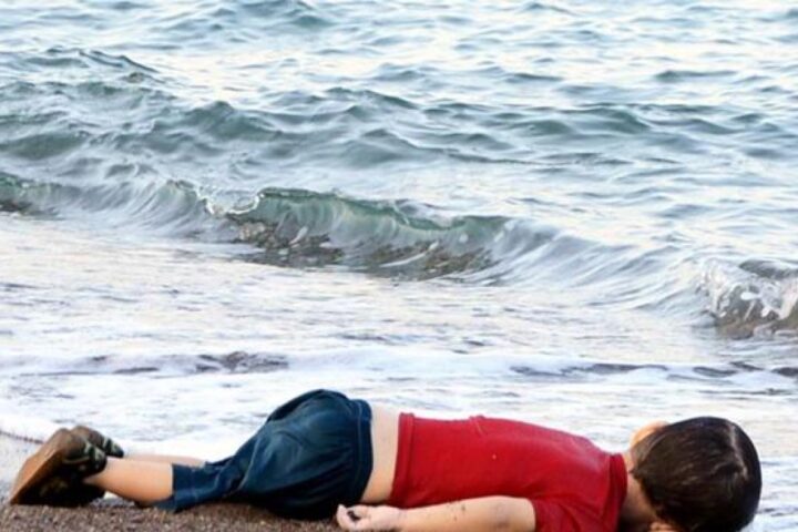 Dieci anni dopo la morte di Alan Kurdi: 28.000 vittime nel Mediterraneo, tra cui 3.500 bambini