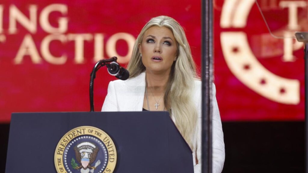 Erika Kirk: «Non cerco vendetta per l'omicidio di mio marito»