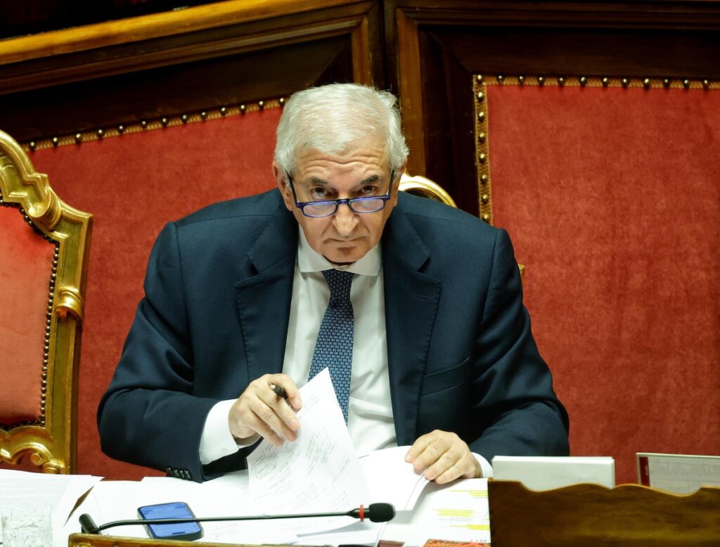 Foti promette 60mila alloggi universitari e 150 milioni per borse di studio in nuovo Piano