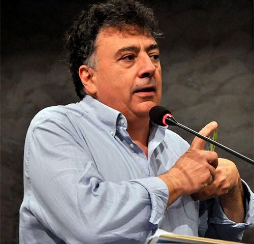 Foto intime rubate alle donne: la denuncia di Stefano Ciccone su dinamiche sociali e virilità a Roma