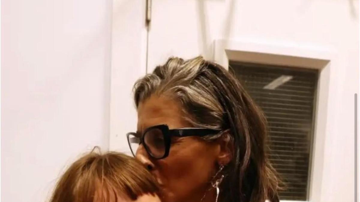 Francesca Albanese e Greta Thunberg dopo l'attacco al Family Boat della Global Sumud Flotilla a Tunisi