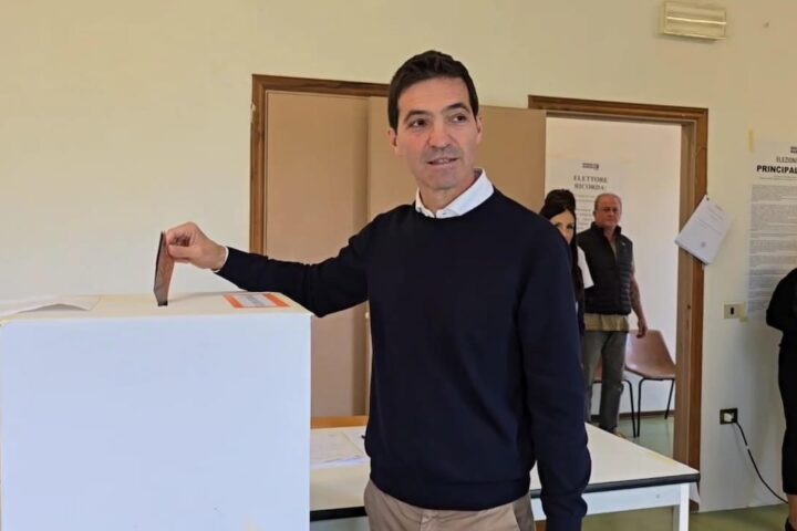 Francesco Acquaroli riconfermato presidente della Regione Marche nelle elezioni regionali del 2025