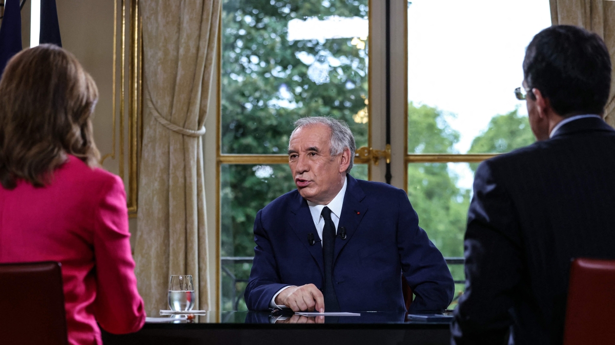 Francia, oggi il voto di fiducia per François Bayrou: governo a rischio di caduta