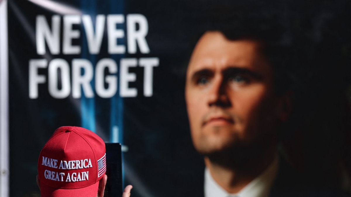Funerale di Charlie Kirk allo State Farm Stadium, attesa partecipazione di Trump e figure del movimento Maga