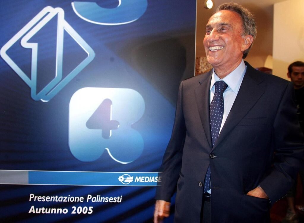 Funerale di Emilio Fede oggi a Milano 2 dopo la sua scomparsa a 94 anni