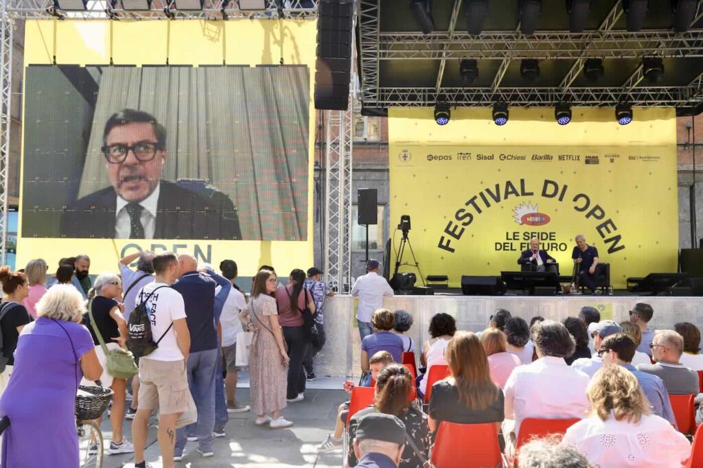 Giorgetti al Festival di Open: "Chiederemo un sacrificio alle banche, nessun taglio a welfare e sanità"