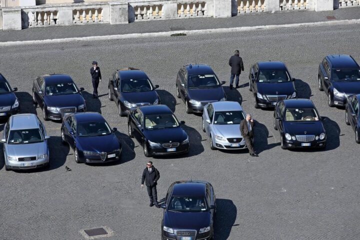 Giorgia Meloni annuncia tagli del 5% sulle spese di Palazzo Chigi e ministeri senza portafoglio