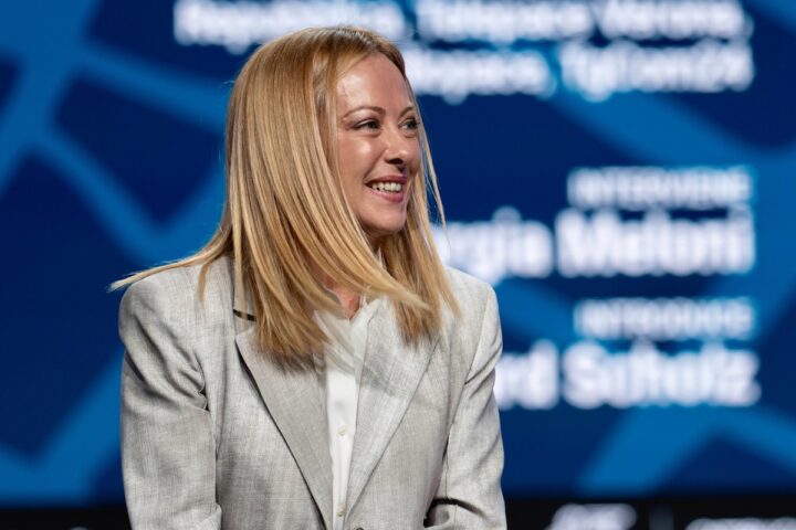 Giorgia Meloni compie tre anni al governo: stabilità e obiettivo di dieci anni secondo Le Figaro