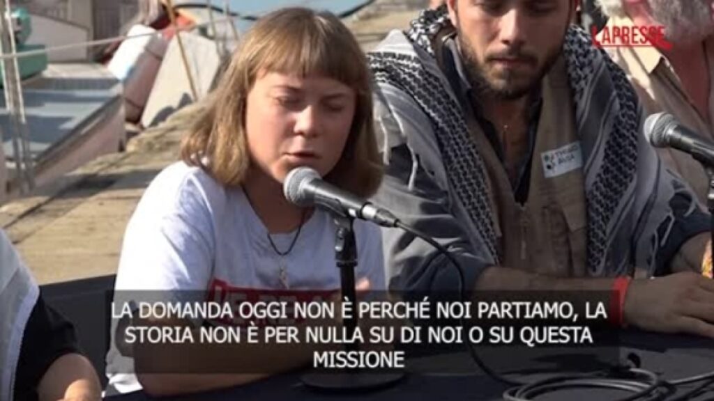 Greta Thunberg lascia il comitato direttivo della Flottilla ma continua come partecipante