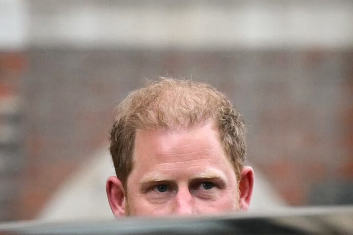 Harry e Carlo in conflitto mediatico: le tensioni tra padre e figlio emergono dopo il loro incontro