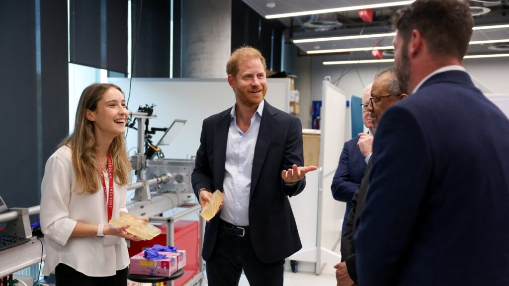 Harry soddisfatto del ritorno a casa e programma di visita con i figli da re Carlo