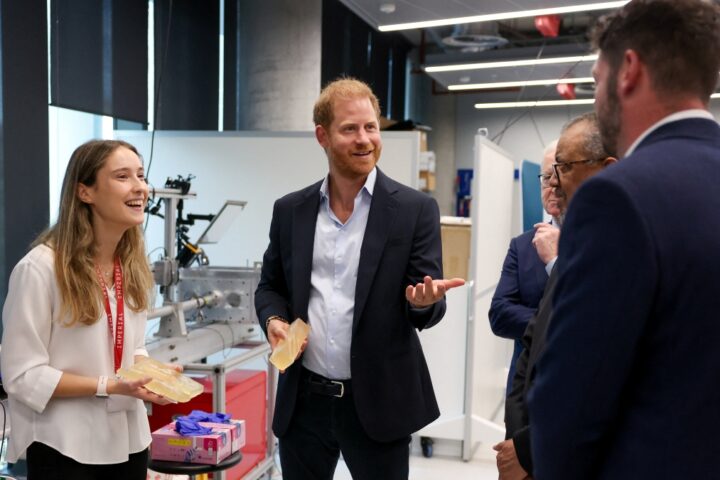 Harry soddisfatto del ritorno a casa e programma di visita con i figli da re Carlo