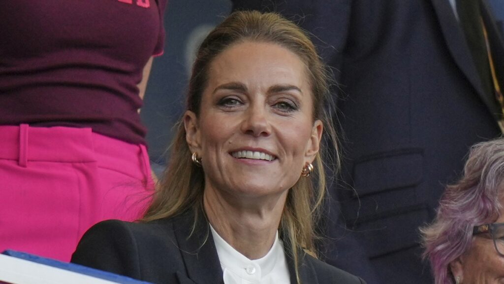 I Windsor in lutto per la duchessa di Kent: funerale storico alla cattedrale di Westminster