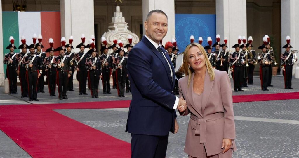 Il governo italiano approva un nuovo decreto flussi per l'immigrazione e riforma l'esame di maturità