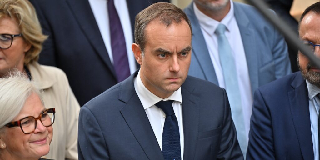 Il nuovo premier francese Lecornu annulla l'abolizione di due giorni festivi proposta da Bayrou