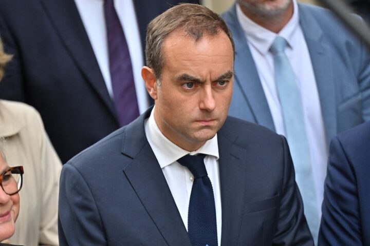 Il nuovo premier francese Lecornu annulla l'abolizione di due giorni festivi proposta da Bayrou