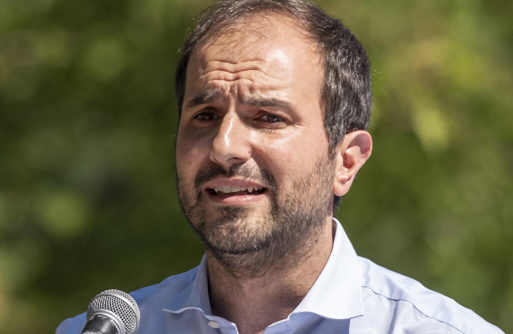 Il Pd in Campania: Fico e De Luca nel dibattito su rinnovamento e unità politica