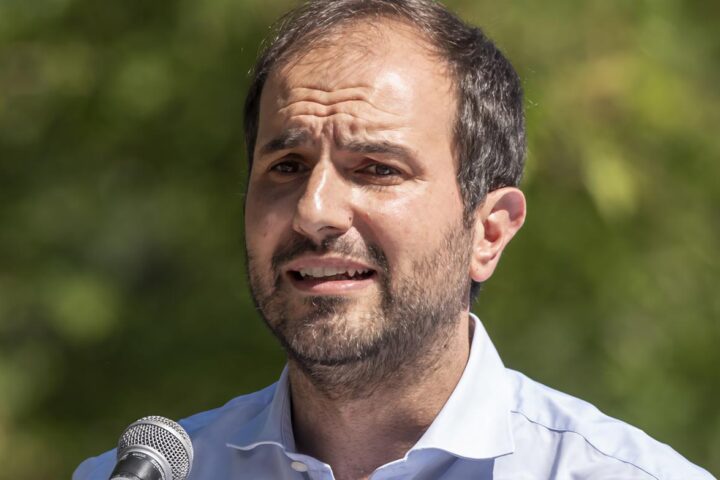 Il Pd in Campania: Fico e De Luca nel dibattito su rinnovamento e unità politica