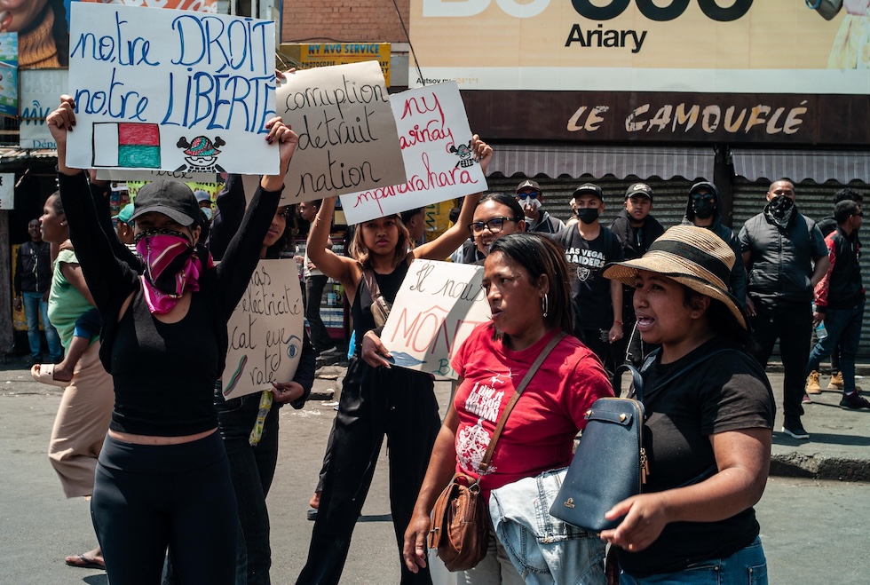 Il presidente del Madagascar scioglie il governo dopo giorni di violente proteste e repressione